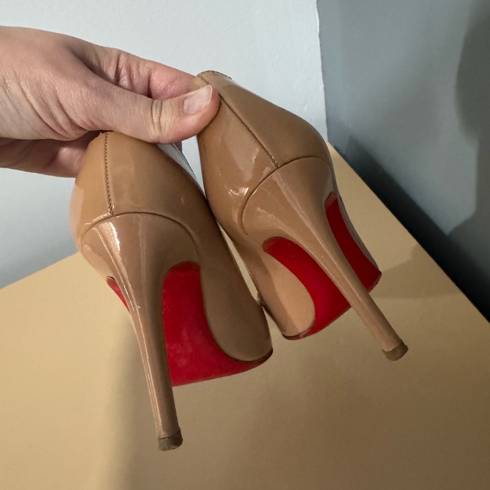Christian Louboutin Pigalle Beige Pumps 34 - Picture 6 of 8